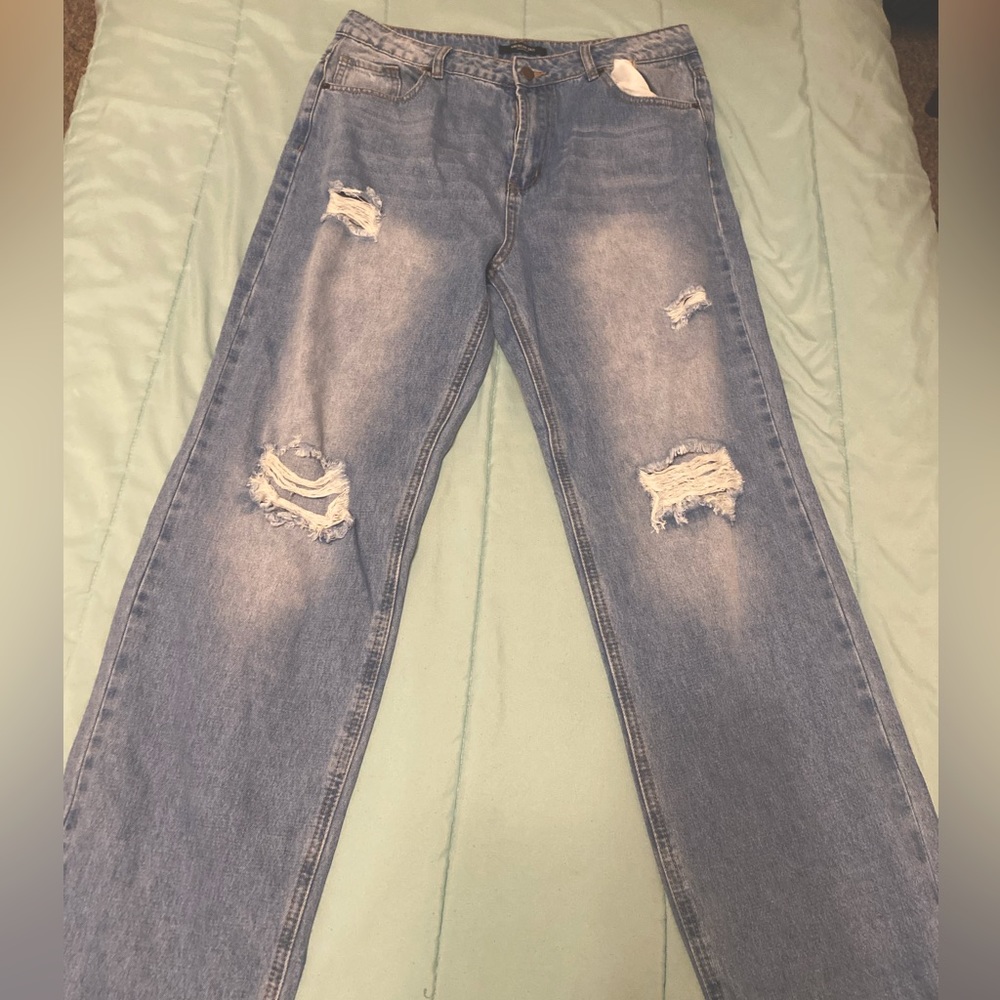i am selling these blue ripped jeans, never been worn. Size 13!